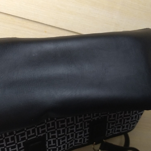 Tommy Hilfiger Purse in Black & White Never Been Used. Super Clean - Picture 7 of 12